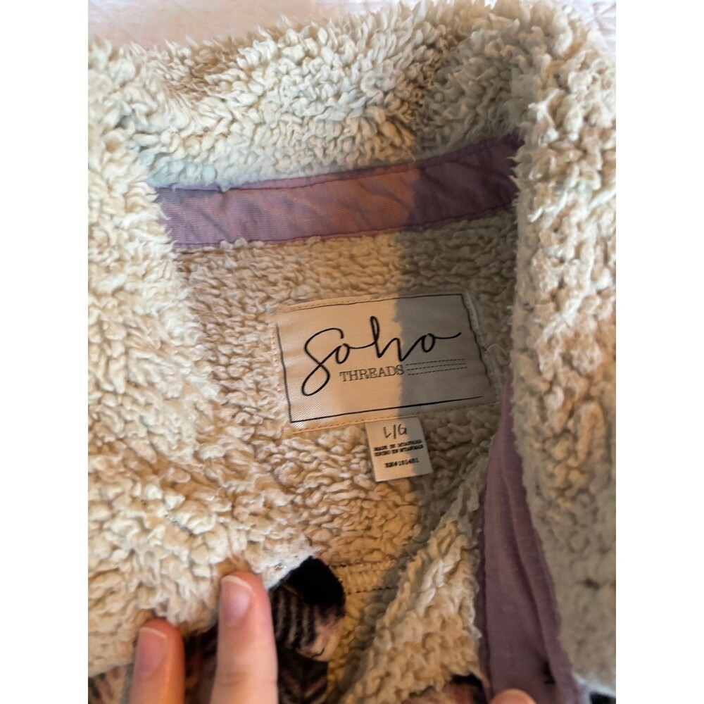 Women’s button down shacket - Picture 2 of 3